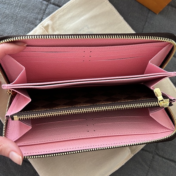 🌸🔅TRADED🔅🌸Louis Vuitton Damier Ebene Studs Zippy Wallet - Picture 8 of 11